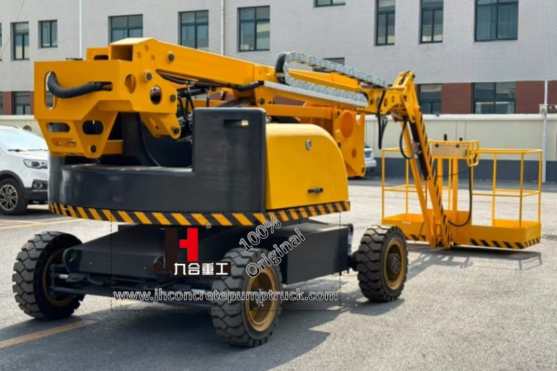 self-propelled boom lift