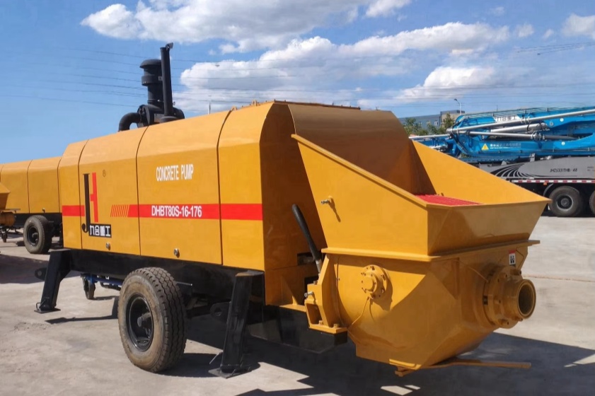 Maintenance of trailer concrete pump