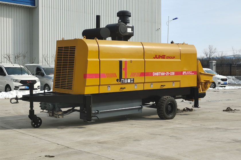 What are the construction characteristics of concrete trailer pumps?